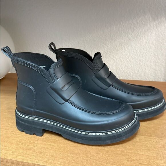 Hunter Shoes - Hunter Black Women's Refined Stitch Detail Loafer Boots Size 7